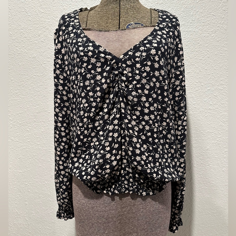 American Eagle Black Floral Long Sleeve Ruched Blouse – Women’s XL